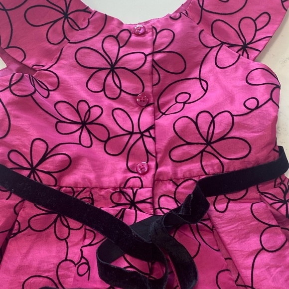 Beautiful, Pink kids party dress with accents in black girls size 6 - Picture 7 of 10